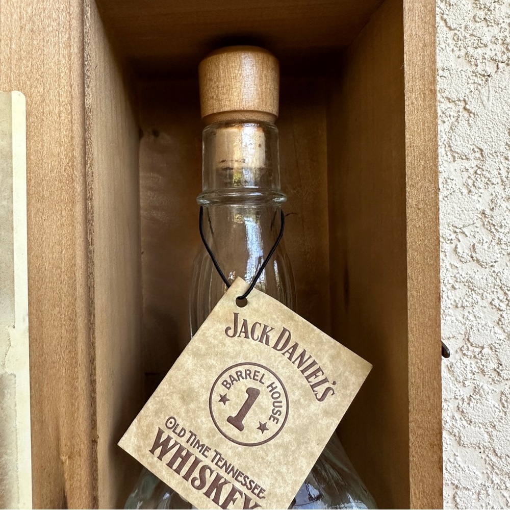 Jack Daniels 1994 Barrel House 1 Batch
B-002 Bottle With Wood Box w/ Hang
Tag - Picture 4 of 6